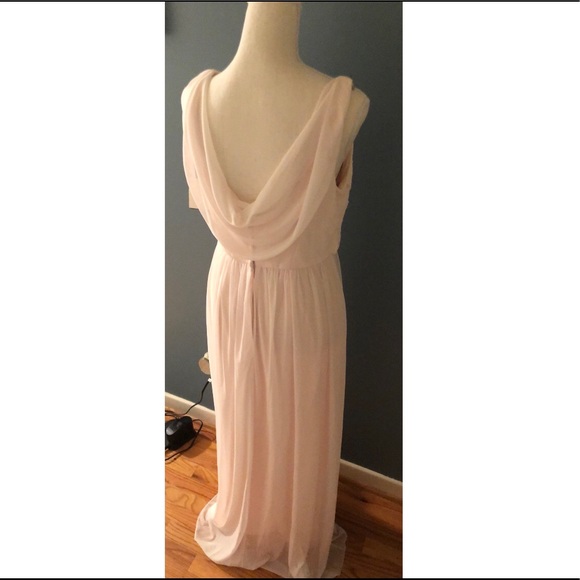 Beautiful Blushing Pink Dress w Drop Back. - Picture 3 of 8